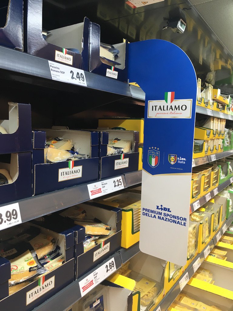 Gdoweek's tweet photo. Lo store urbano di #Lidl #Italia, dal dna ecosostenibile. Lo racconta Emilio Arduino https://t.co/LRJttFhrIm @LidlItalia #retail #discount @Lidl https://t.co/gmnYbXbngx