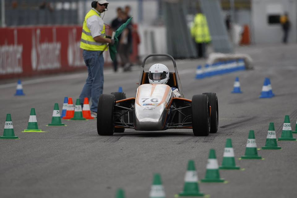 racetechracing's tweet photo. It’s #FreibergFriday and today we show the #RT02. Our second combustion vehicle isn´t the lightest one, but it reached the 4th place in Skid Pad at the #FSG by developing and improving the technology.
#racetech #formulastudent #TuBaF #fsg08
(c) Formula Student Germany https://t.co/1Qn3N3dNbX