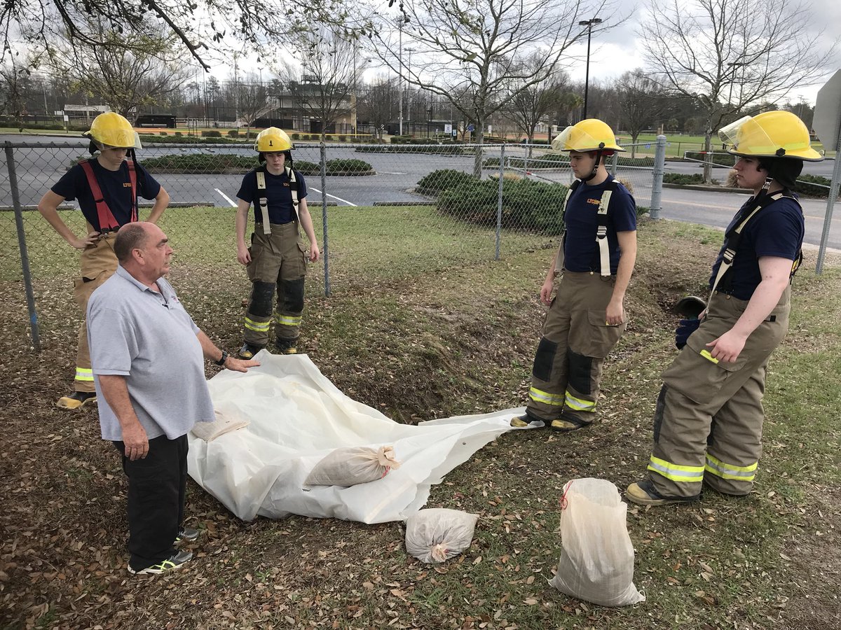 sky_haynie's tweet photo. #LTCFirefighting @LexTechCenter - (5) Fire 1 students took the Hazmat Ops skills evaluation and passed now to take the written test today to determine certification in Hazmat Ops! https://t.co/FCIEApGKL9
