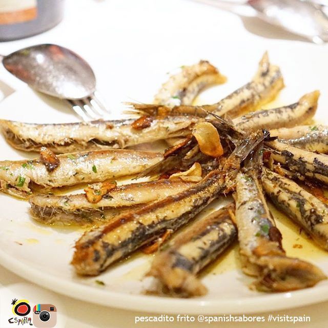 Spain_in_CH's tweet photo. Les #fritures: délicieuse spécialité gastronomique, typiquement espagnole, avec deux produits essentiels de la #cuisine méditerranéenne – l’huile d’olive et le #poisson frais. 😋
#VisiteEspagne #gastronomie #huiledolive #Espagne
@SaboreaEspana https://t.co/667czGCDzI