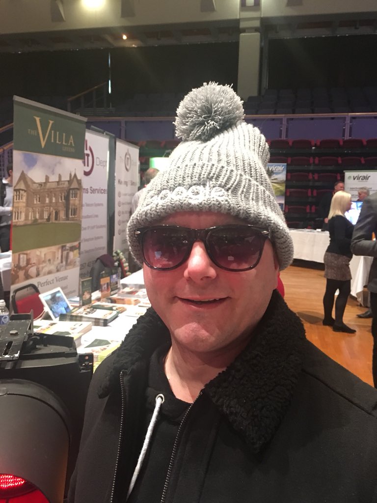 RDM_Marketing's tweet image. Mark searching for some snow wearing the #Google hat! #winterkit #LBE2018 #SEO