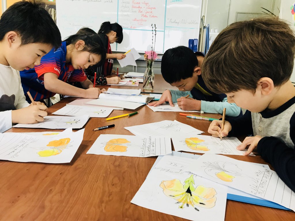 MSTokyoOak's tweet photo. Color palette inspired by classroom flowers 😍 We dissected then labeled parts of the flower! #MSTelementary #MSTbotany https://t.co/p0BjSmZdnv