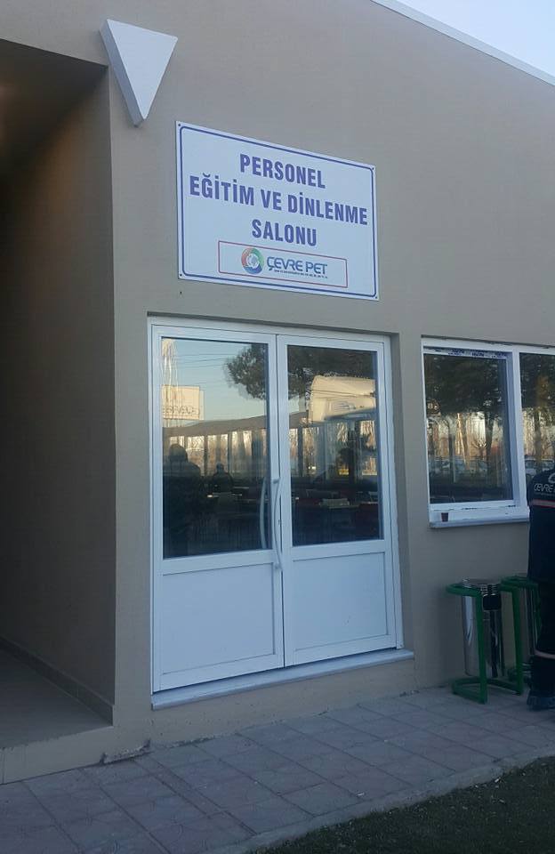 cevre_pet's tweet photo. Yeni açılan Personel Eğitim ve Dinlenme Salonumuzda ilk eğitim verildi..Yapılan eğitimde İş güvenliği yasal süreçleri hakkında tüm personel bilgilendirildi.
#isguvenligihayatkurtarır #cevrepet https://t.co/jd4Ioiu02q