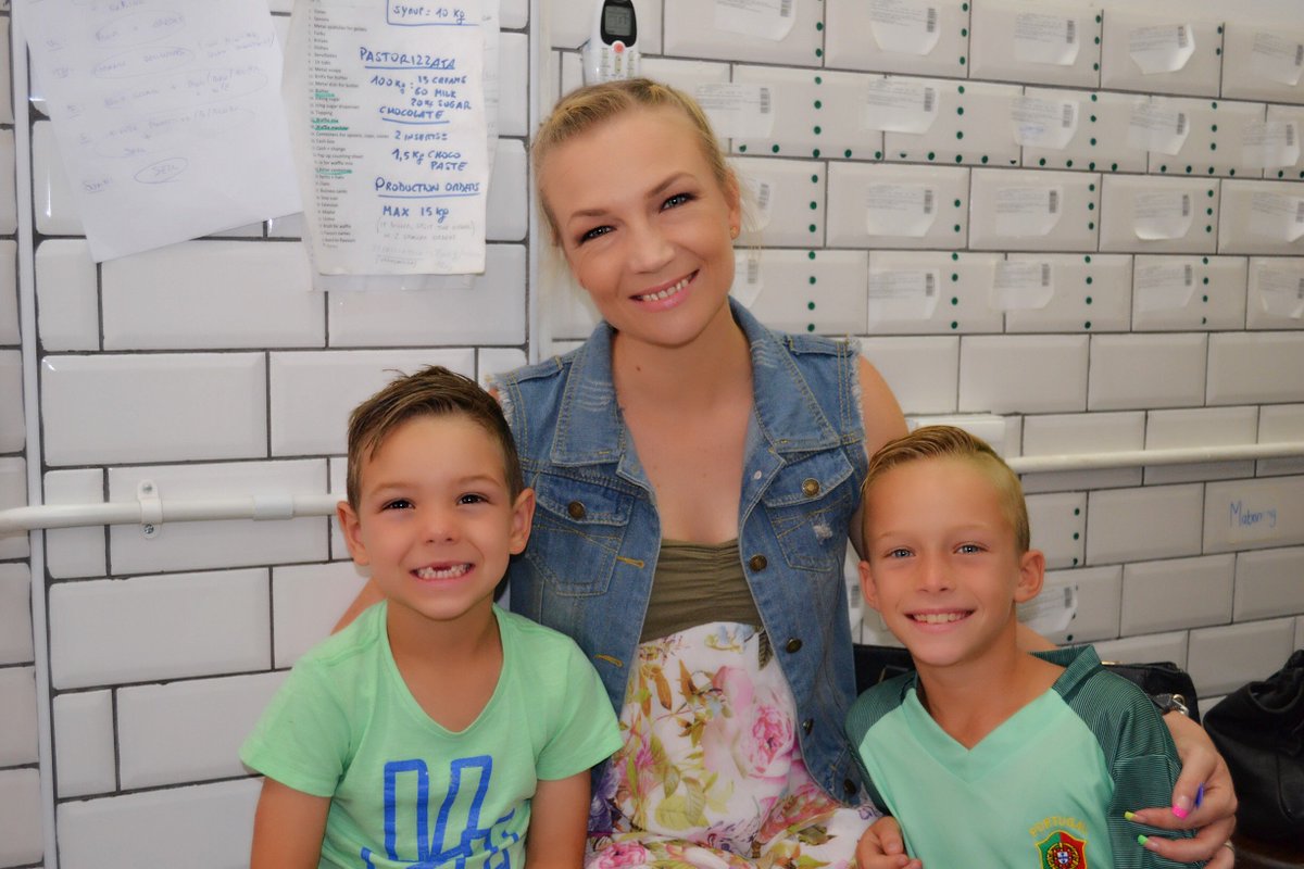 XanderApps's tweet photo. Our first March Xander Mom is Jeanne-Riette from @MammaChefJozi She talked to us about her family, her work and raising kids in South Africa. Check out her full interview here https://t.co/eUrGBLHoGr #XanderMom https://t.co/MPv5gmKdoU