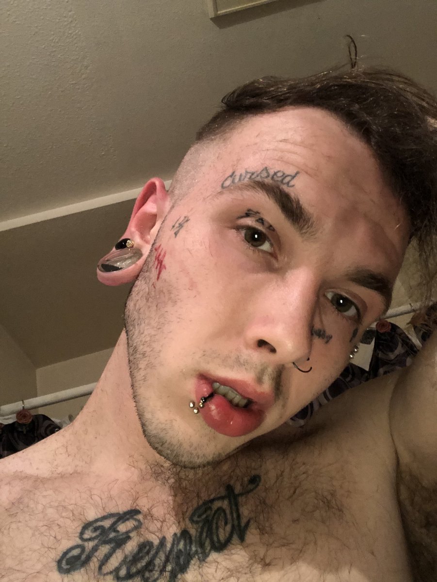 LilTooSad's tweet photo. I cut my hair so I feel like a bouji ass bitch 💁🏻♂️ sorry I didn’t edit em I know I look like shit 💀😅🤷🏻♂️ #Halflife #HangGang #LilSith #freshcut #bouji #deaddaddy #yabitchesfavoriterapper #prettybutillkillya #trash #soundcloudrapper #soundcloudartist #grungy #nofilter https://t.co/11qdt5irxV