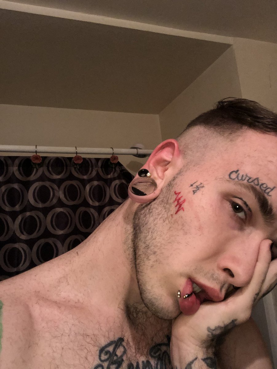 LilTooSad's tweet photo. I cut my hair so I feel like a bouji ass bitch 💁🏻♂️ sorry I didn’t edit em I know I look like shit 💀😅🤷🏻♂️ #Halflife #HangGang #LilSith #freshcut #bouji #deaddaddy #yabitchesfavoriterapper #prettybutillkillya #trash #soundcloudrapper #soundcloudartist #grungy #nofilter https://t.co/11qdt5irxV