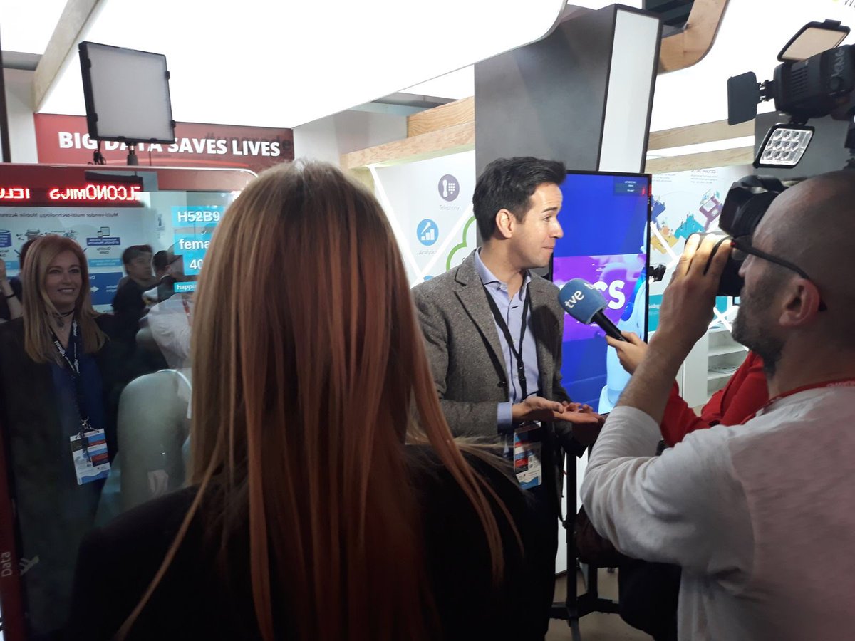 IsernAlbert's tweet photo. WATCH US AT TVE PRIME TIME NEWS! https://t.co/bDhmGCJBHs We are totally excited with the #MWC18 success #BigDataSavesLives #IntelligentVideoWalls #Artificial_Intelligence #MobileWorldCongress2018 @rtve @tve_tve @accio_cat @tic @msPartner @MSAdvAnalytics #streetmarketing https://t.co/fRNIE9jLWB