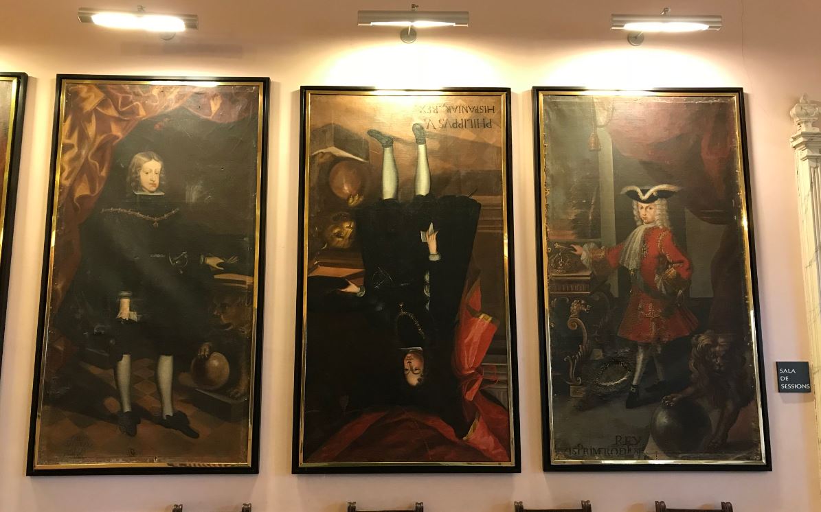 KurtBravo's tweet photo. 🔴HILO: El Ayuntamiento de #Cervera (@paeriacervera) dirigido por el nazi @ramonroyes cuelga boca abajo a Felipe V y retirará los 24 retratos reales en un atentado contra el patrimonio de la ciudad y una muestra de ignorancia de su historia: Cervera fue borbónica, lo cuento👇 https://t.co/f2oCf5wqPs