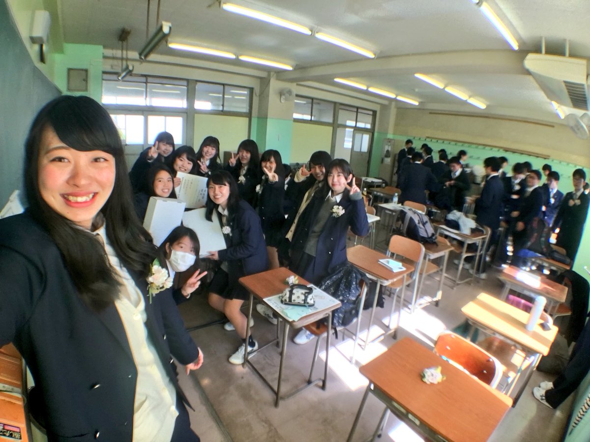 ___rnrn46's tweet photo. 2018.03.01
海老名高校を卒業しました🌸
本当に充実してて楽しい3年間でした
もっと高校生活送りたかったなあ
でも悔いはない！最高に楽しんだ！✊🏻
関わってくれた多くの人に、そして親に感謝です本当にありがとう

#愛してるぜ海老高 https://t.co/ktNiqErsNo