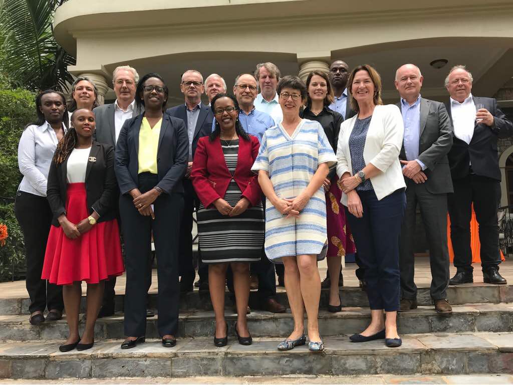 frederiquedeman's tweet photo. Very interesting lunch conversation we had!#DOBEquity  @dkarusisi @Tinabaingana @RDBrwanda  @Paul_Snijders. loved the #gendercomposition at my table!! https://t.co/Z2lnBZg3jo
