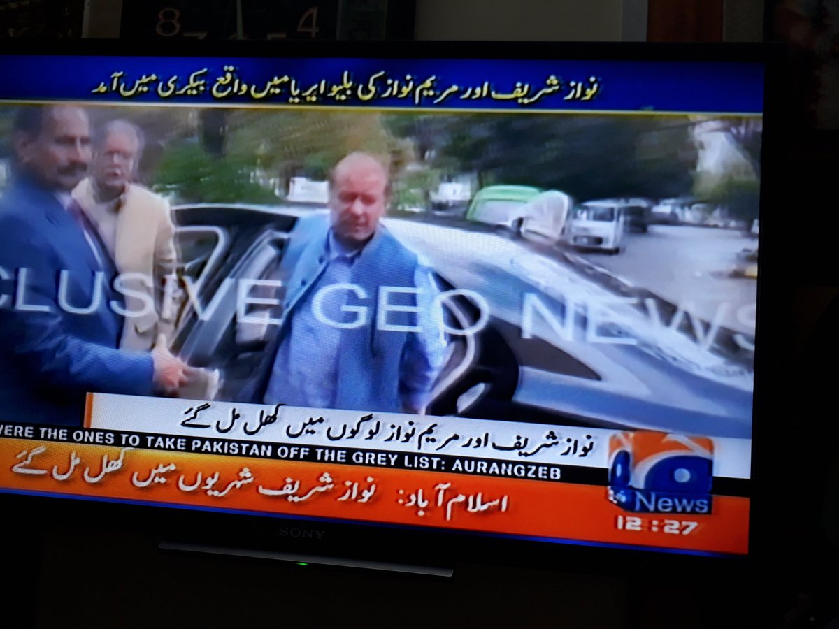 DrWasim6's tweet photo. Sharm magr nai ati.. jo govt helicopter mein nashta mangwatay thay aj khud bakery ja rahay hain just to show that awam ko ullo bnana asaan hay... Geo Nawaz India bhai bhai https://t.co/2nT8Vv78v6