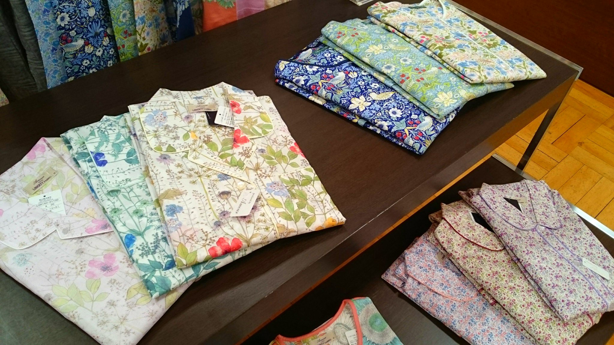 日本橋三越本店 Mitsukoshi パジャマ 春物展開中 春らしい素材のガーゼや 色柄のパジャマ を展開中 人気のブランドパジャマも今なら揃ってます 新生活の準備にもおすすめです 本館５階寝具 日本橋三越 ワコール 荒川