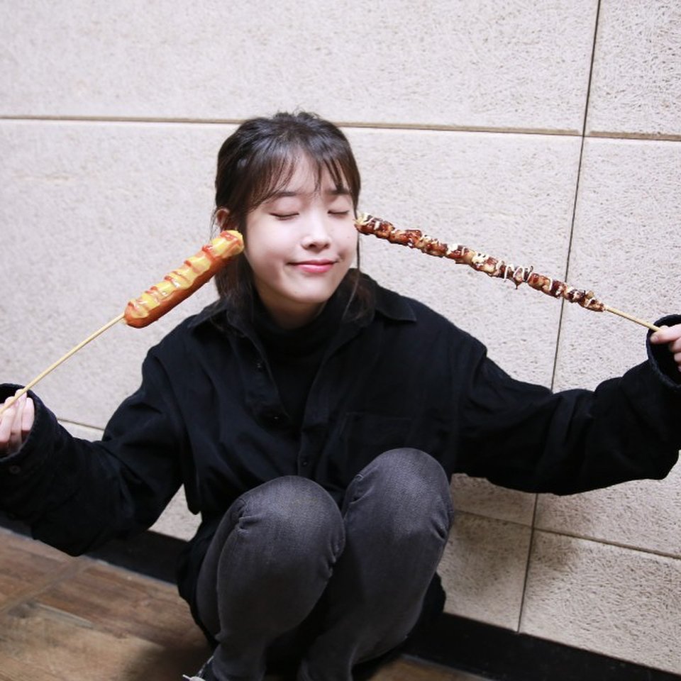 iu_snaps's tweet photo. [IU INSTAGRAM(5P)] dlwlrma: 💜아잉유💜 고맙습니다
잘 마시고 먹었습니다!! #나의아저씨 4/5P https://t.co/LN1xHqta1G #kpopsnaps https://t.co/L91BzTNUPG