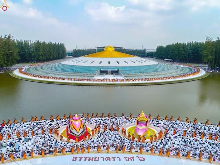 New072's tweet photo. ภาพพระ1,134องค์ ทั้งไทยและต่างชาติ #ธรรมยาตรา
ออกจากวัด #พระธรรมกาย ท่ามกลางสาธุชนจำนวนมาก https://t.co/5jlOASVQzC https://t.co/XWI0jXItED
