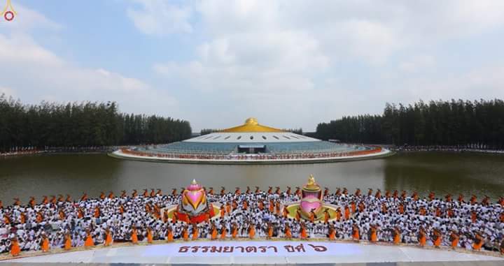 New072's tweet photo. ภาพพระ1,134องค์ ทั้งไทยและต่างชาติ #ธรรมยาตรา
ออกจากวัด #พระธรรมกาย ท่ามกลางสาธุชนจำนวนมาก https://t.co/5jlOASVQzC https://t.co/XWI0jXItED