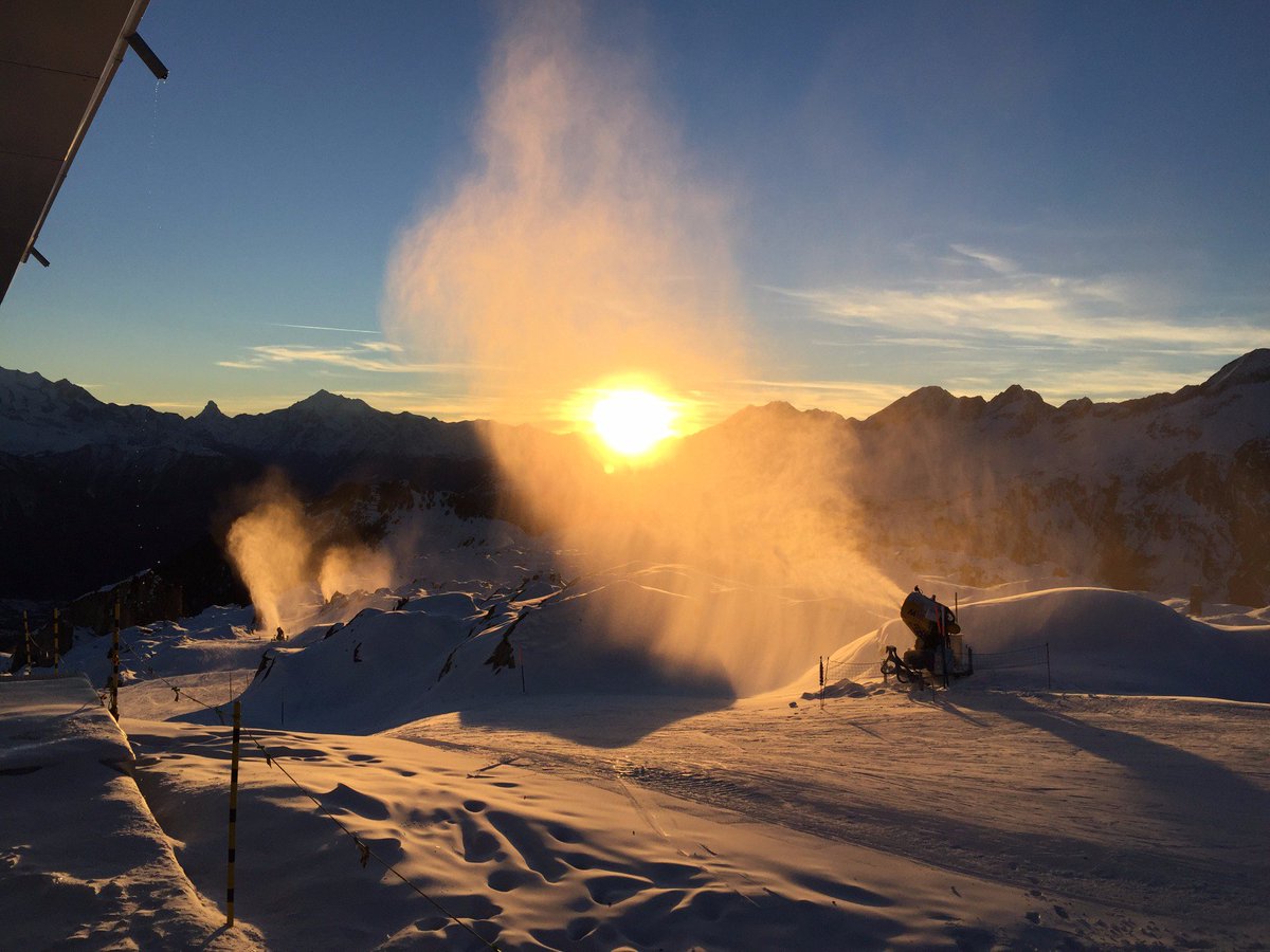 AletschArena_ch's tweet photo. #scheeschnee in der #aletscharena, doch wie wird technischer #schnee erzeugt? #schneemacher-Kurs - ein Blick hinter die Kulissen 13.3 - 15.3.2018 https://t.co/qjJANfHmmw https://t.co/i0FNBEj8oY