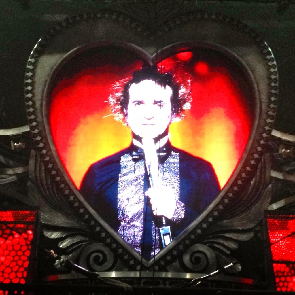rubixvon's tweet photo. My love parts throb for the lovers on #Pink’s #beautifultraumatour https://t.co/AO37UNVJyf