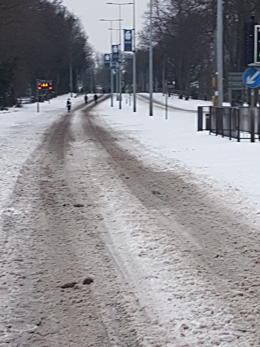 rhianmt's tweet photo. Busy morning on the #A48 #Cardiff #snow #walktowork #juniordoctorlife #nhsstaff https://t.co/h3tUb7NPaR