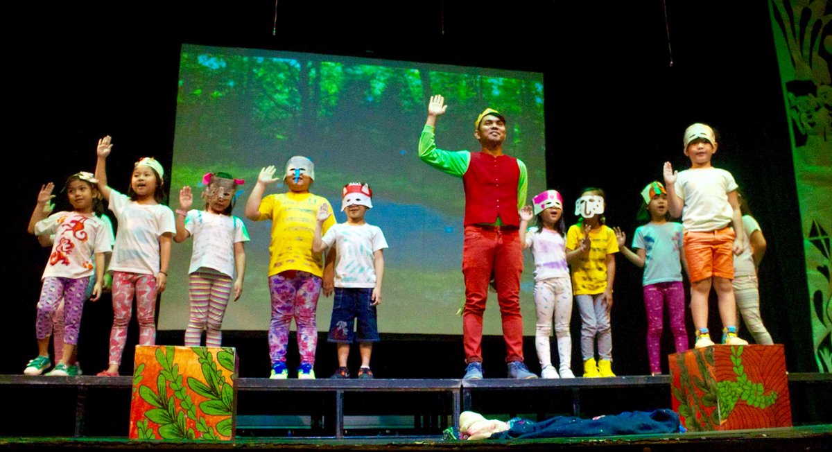 petatheater's tweet photo. Quick peek at last year’s Children’s Theater recital! | At the end of PETA’s #WorkshopExpress classes, participants get the chance to shine on the PETA stage in a showcase that they create w/ our Artist-Teachers. For more info, visit https://t.co/1gIm853uxW #SummerWorkshops #FBF https://t.co/D8xXcgTuiy