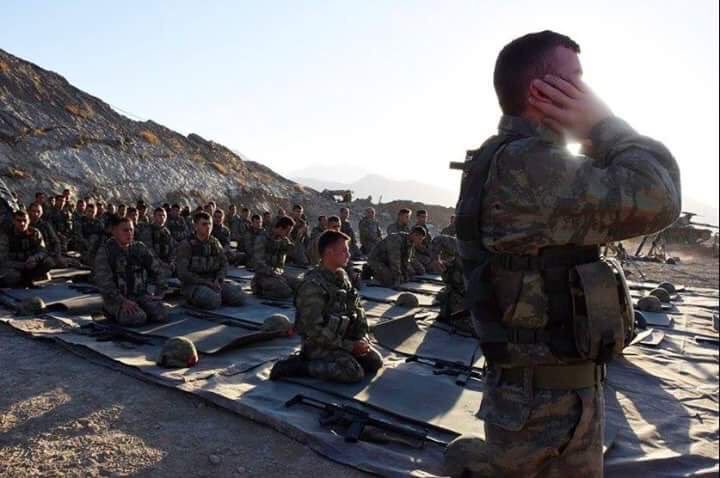 sekosrkan's tweet photo. Dağlarda kar olsa da baharımız var bizim
Sahra'da çöl olsa da serâbımız var bizim
Siyah bir kâbus karartsa da âfâkı yolumuza 
Mihmandar hilâlimiz var bizim...

Allah'tan şehitlerimize rahmet diliyorum.
Ruhları şad, mekanları cennet olsun...

- Hayırlı Cumalar - https://t.co/nqqSQTyXyj