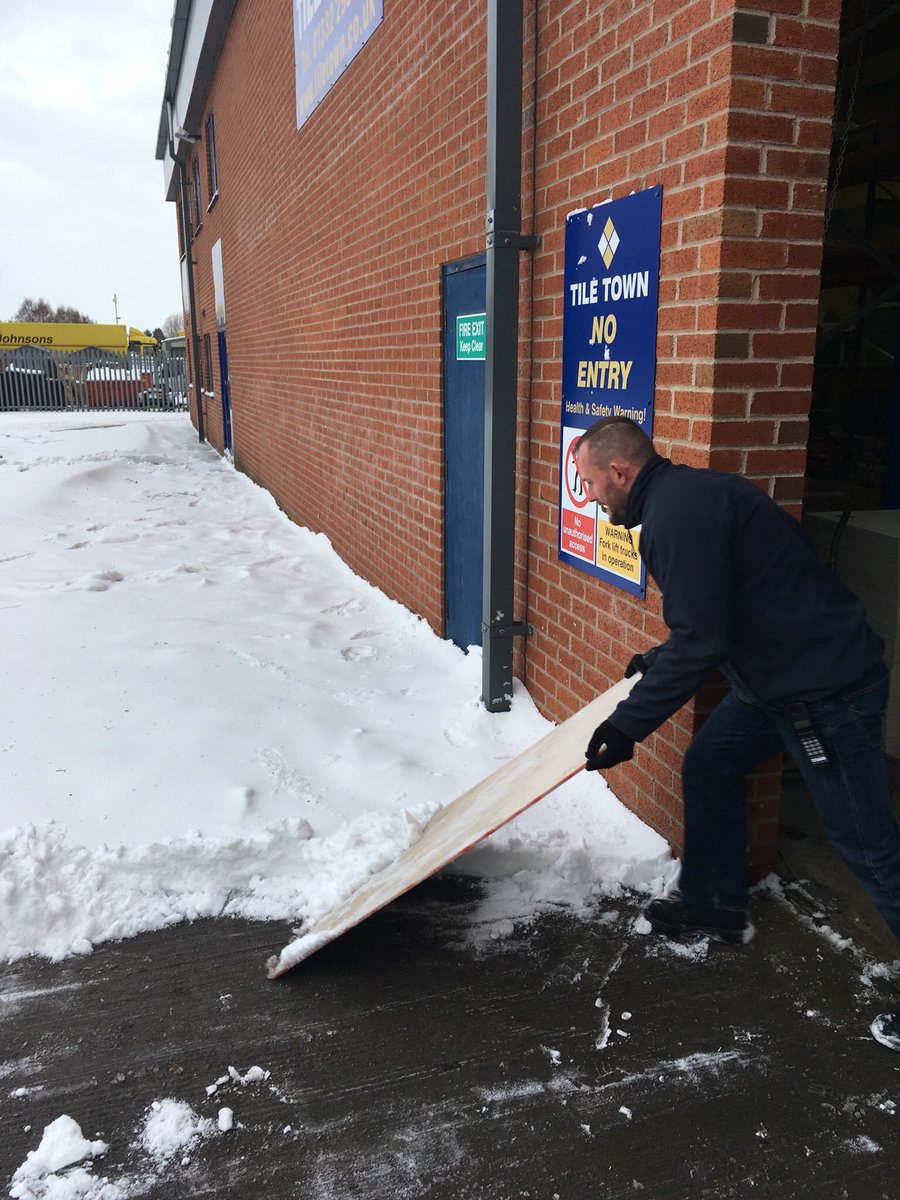 TileTownSN's tweet photo. Well we are attempting to clear some snow here at TTHQ, going to be here until noon today for all your tiling essentials. https://t.co/6H4oovTiL2
