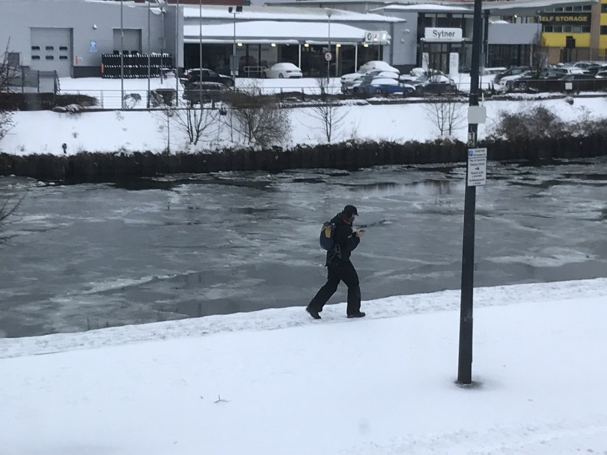 MHswans's tweet photo. I didn’t want to be one of the many going on about #beastfromtheast and #stromemma . But the river Taff in #Cardiff has frozen! https://t.co/NbpkJUDnLF