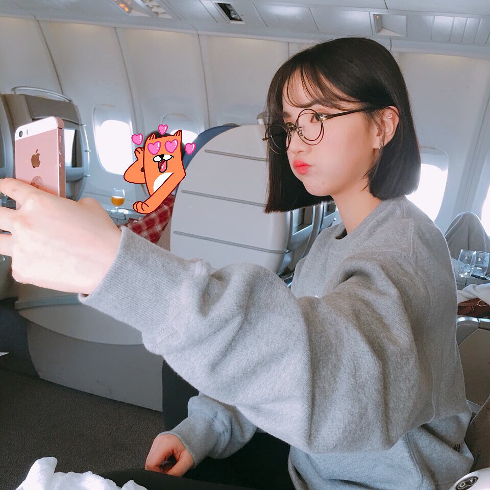 GFriendSnaps's tweet photo. [G-FRIEND INSTAGRAM(4P)] gfriendofficial: 보너스 안경쓰나😎😎 #은하 #사띤작가 📸 4/4P https://t.co/19YLSp1Hoh #kpopsnaps https://t.co/2ypAoytDpq