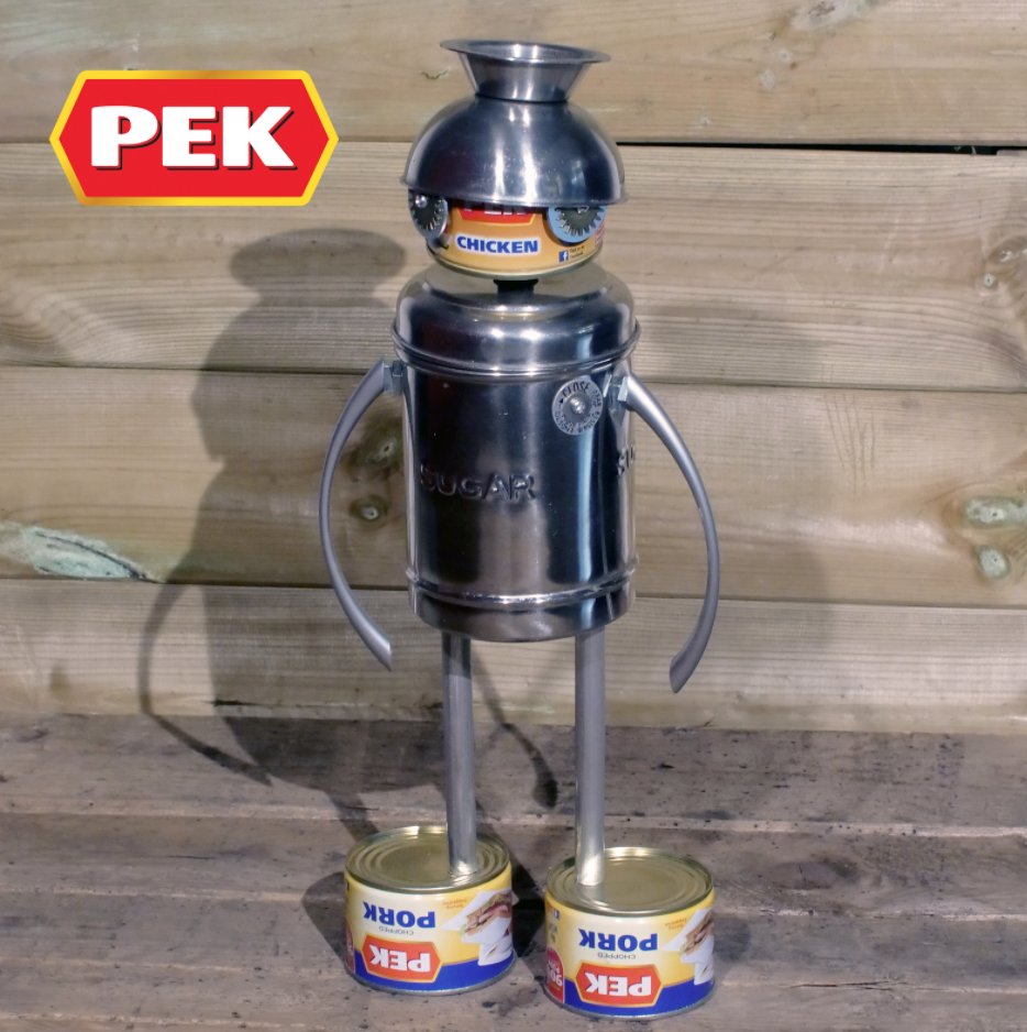 PEKManOfficial's tweet photo. Time for another bumper #FreebieFriday! For the chance to #WIN a PEK robot. Just FOLLOW &amp; RT 😆 #Prize #Giveaway #Competition https://t.co/ZqvnEdo6bD