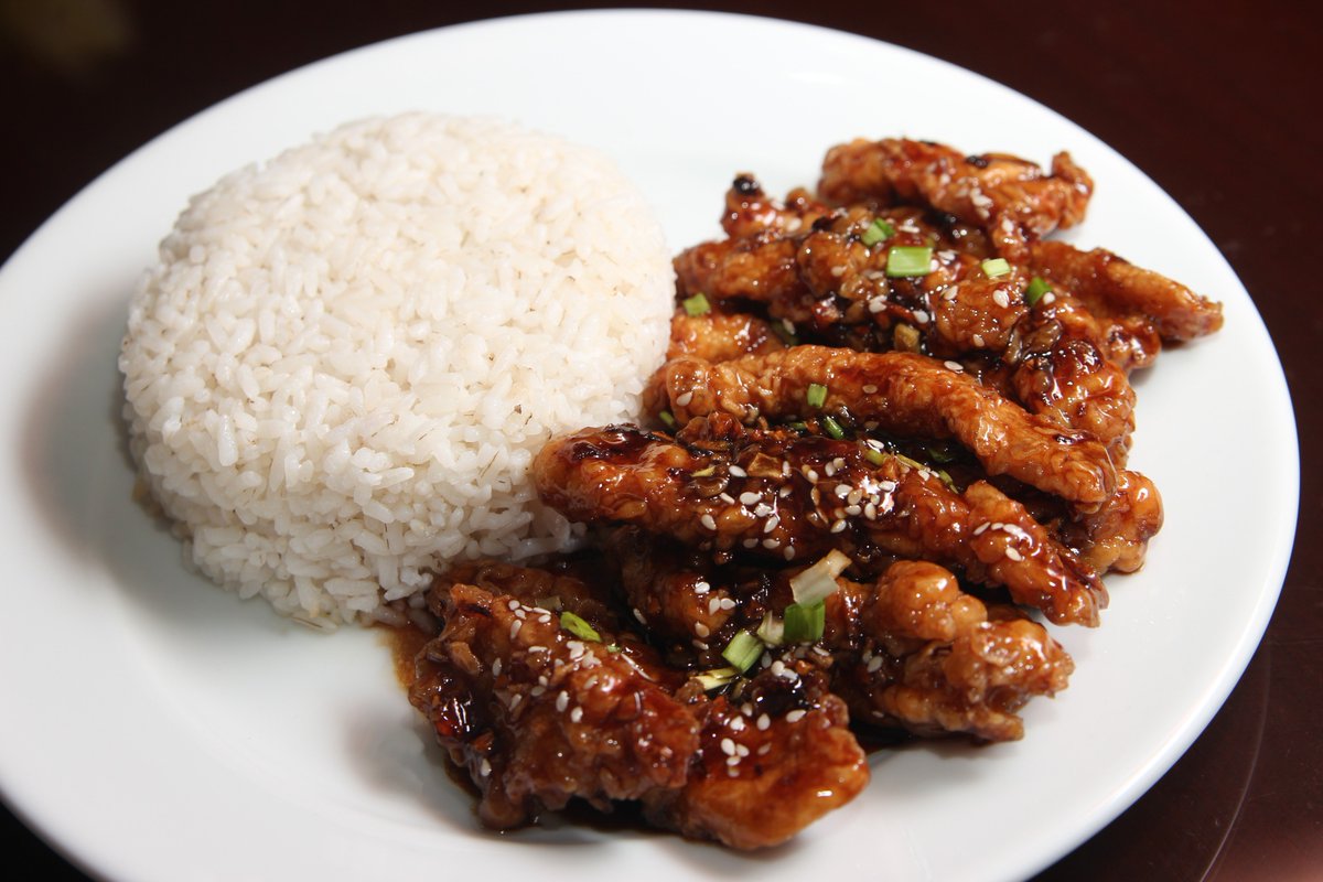 BoozeNBalls's tweet photo. "Natry mo na yung Korean Chicken?"
"Ah. Koryan Chicken?" https://t.co/BEhlKneDvY