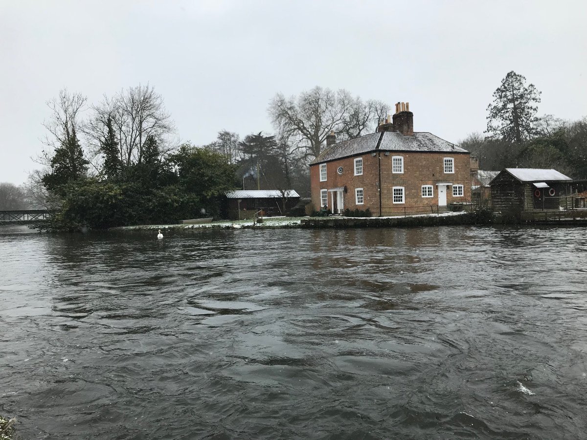 RifflePool's tweet image. Opening day 2018 at Testwood. Not for the faint-hearted. Very high tides but the salmon decided not to venture out.