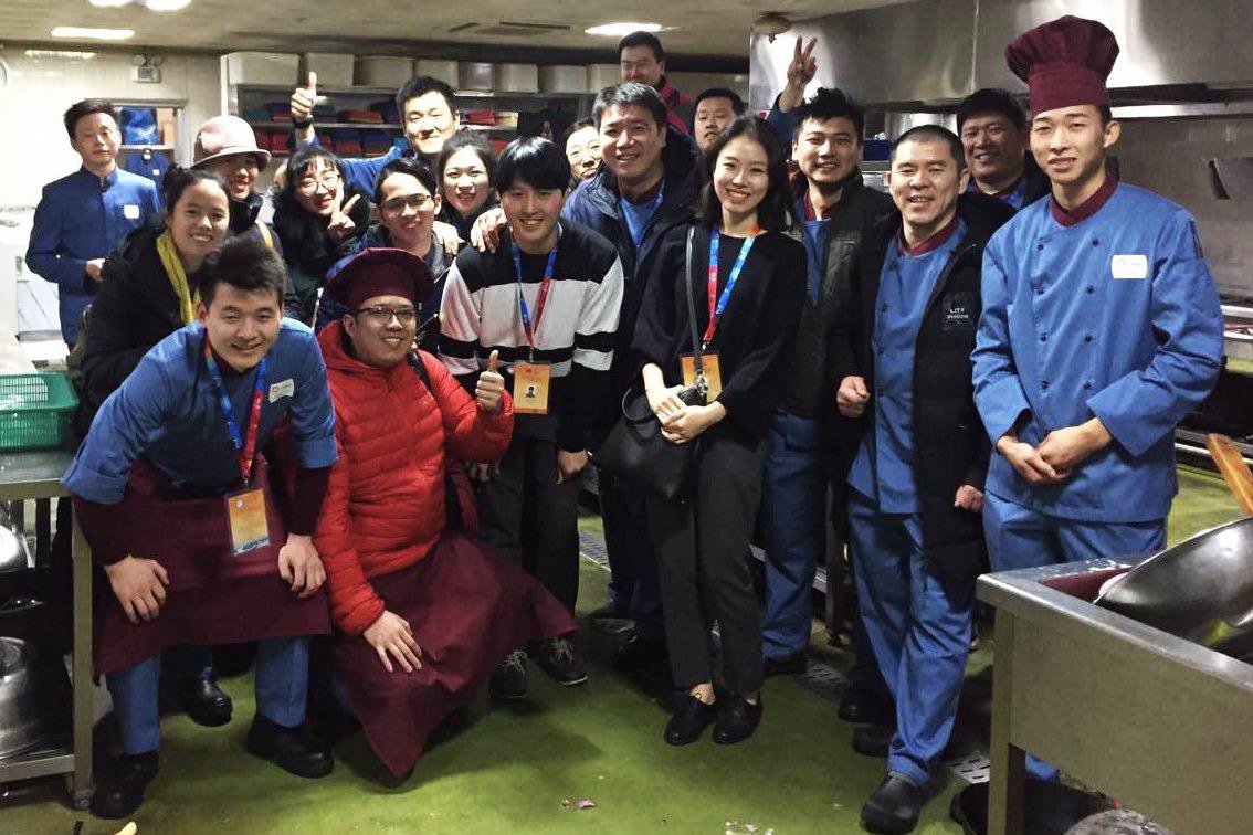 HNTMICE's tweet photo. PyeongChang Winter Olympic 2018 - H&amp;T with China House operation and kitchen team :) Hope we can meet up everyone again in Beijing!! 😊
February 1 - 28, 2018 @Raemian convention, Gangneung, Korea
#MICE #Event #PyeongchangOlympic2018 #Olympic #Nationalhouse #Chinahouse #hntdmc https://t.co/18Av8bZ8EM