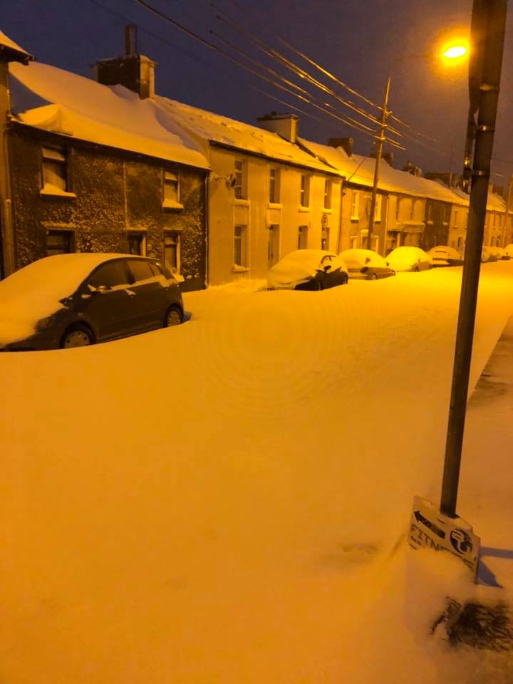 SouthEastRadio's tweet photo. Up to 1 metre of snow reported in some places across Co. Wexford.  All roads are hazardous.  Any pics from your area? #snow #Wexford #StormEmma https://t.co/IWa9akXU0R