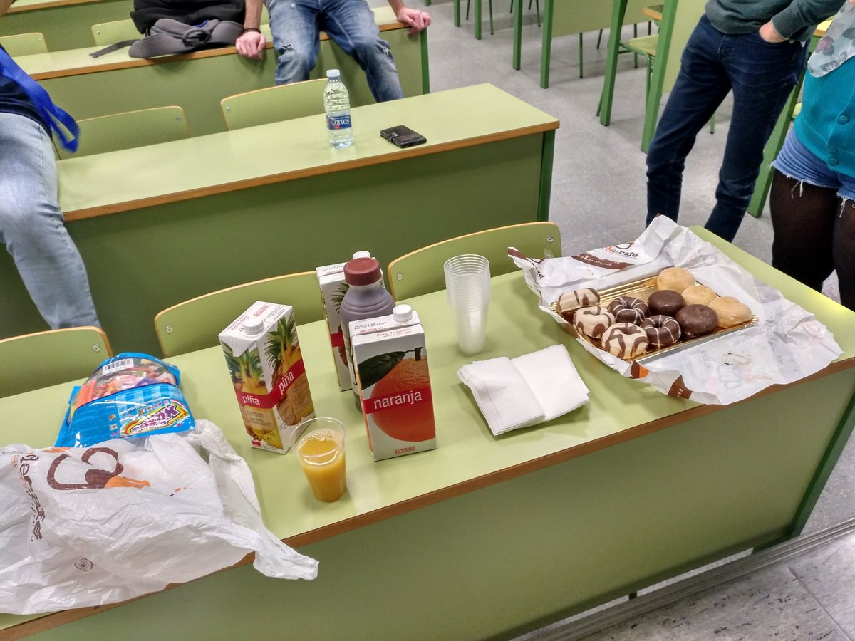 lidiaconia's tweet photo. Ya estamos alimentando a nuestros cerebros para seguir con los proyectos del III #OpenDatathon 😳😁
Aula 2.2 de la @etsinfupv (Edificio 1E) https://t.co/H0Ps6US7yU