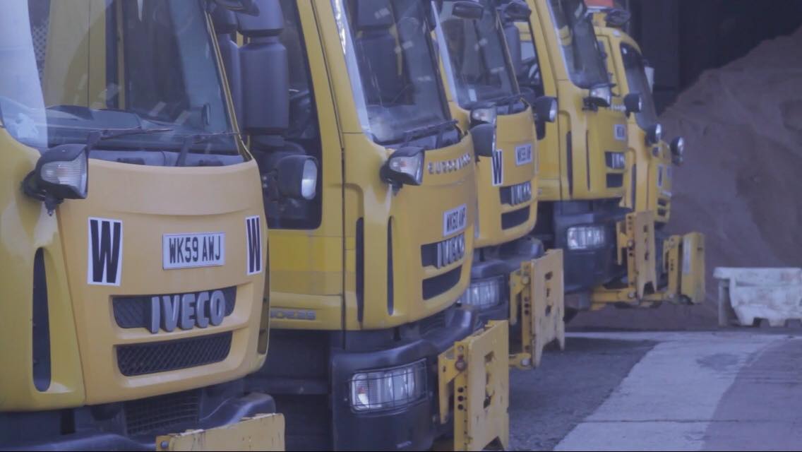 CORMACltd's tweet photo. Our gritters will be doing their best to keep main roads open, but remember gritting doesn't guarantee an ice or snow-free surface. Please listen to warnings and do not travel unless it is urgent. View gritting info here https://t.co/sj9p0QtzKL.

#CornwallWinter #ccsnow https://t.co/qgEeD8cz55