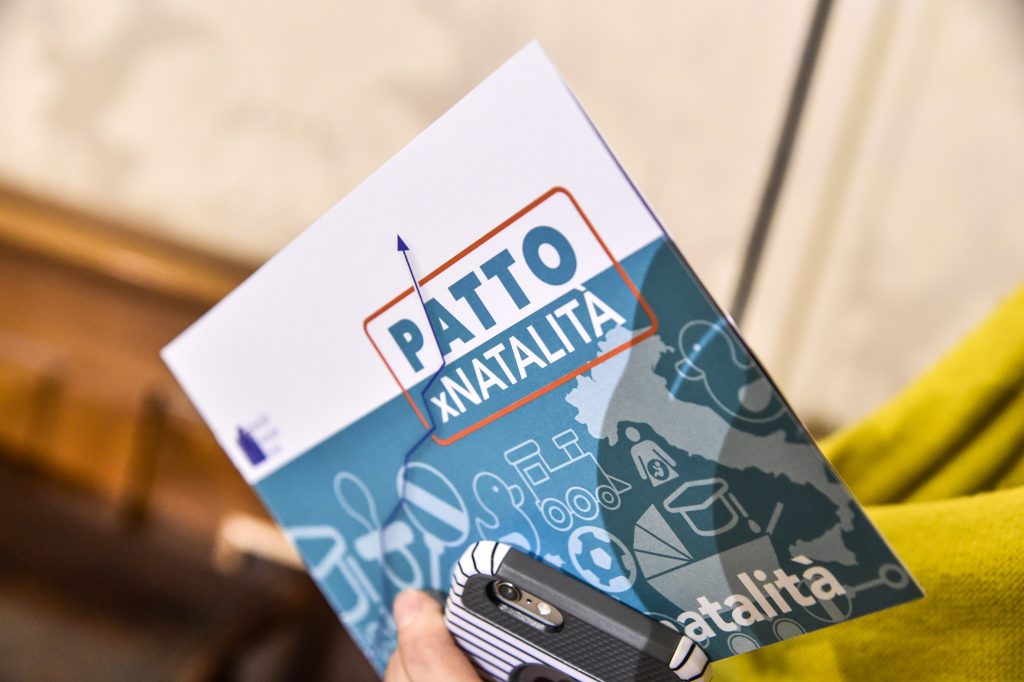 FamiglieCamp's tweet photo. https://t.co/yOT4EiOkqJ Ripartiamo dalle culle vuote #pattoxnatalità https://t.co/FowGJ5O3Og