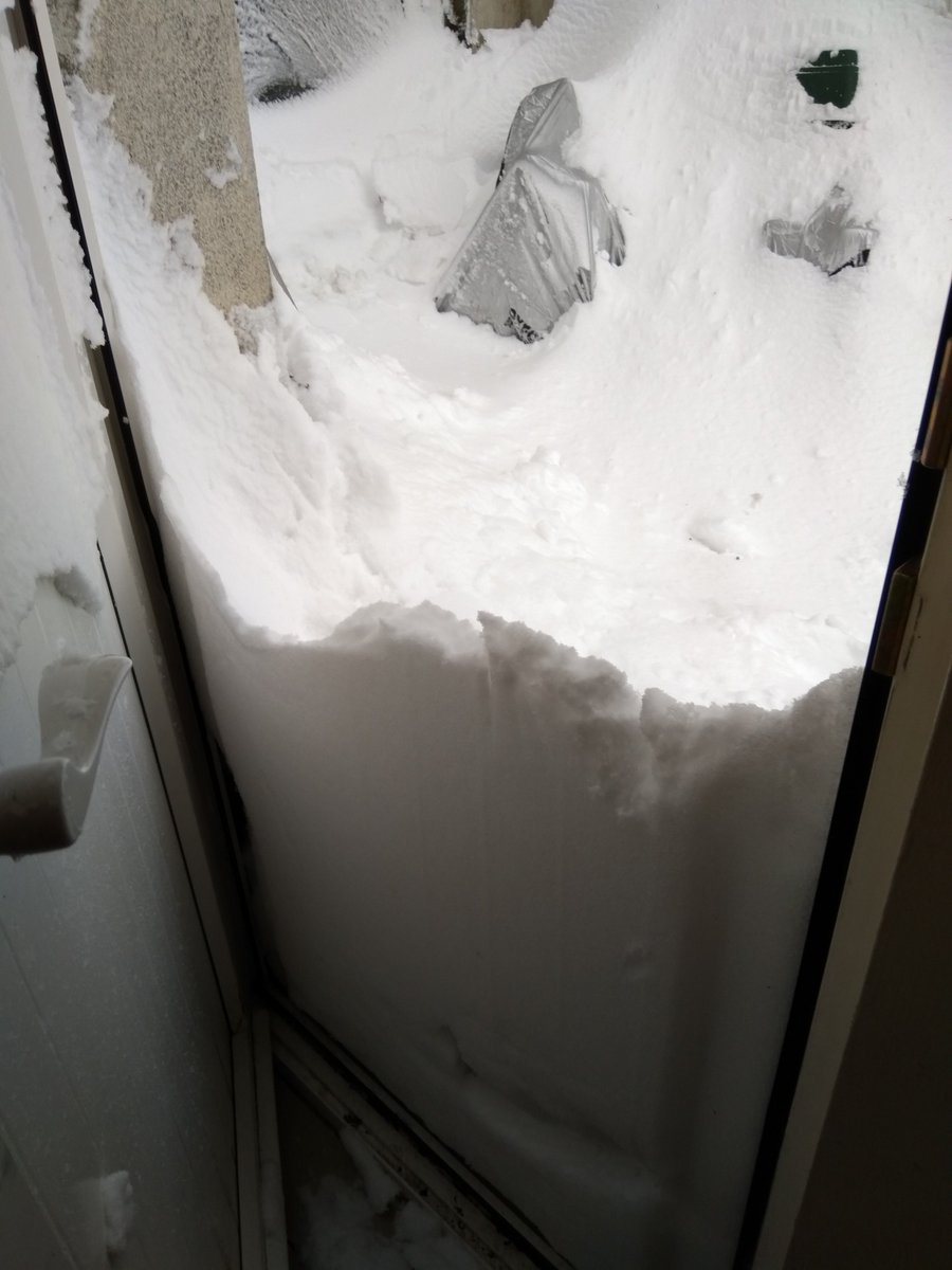 GoodDrying's tweet photo. Oh well, I didn't want to get my clothes from the line anyway. This storm snow joke. #gooddrying #stormemma #sneachta #BeastFromTheEastireland #SNOWMAGGEDON https://t.co/jJBAH3cSDP