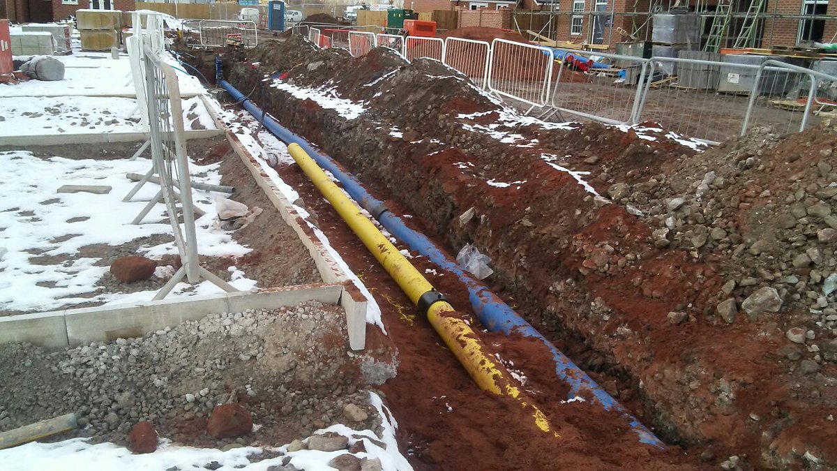 _markhams's tweet image. Services being laid to the Shared Ownership units with 1st lift brickwork complete to the Affordable Rent units up at kew for @AdactusHG @Adactus_dev @SnuggLiving ... no sign of the daffodils yet though #springintowinter 🌼☀️🌧️❄️🤪