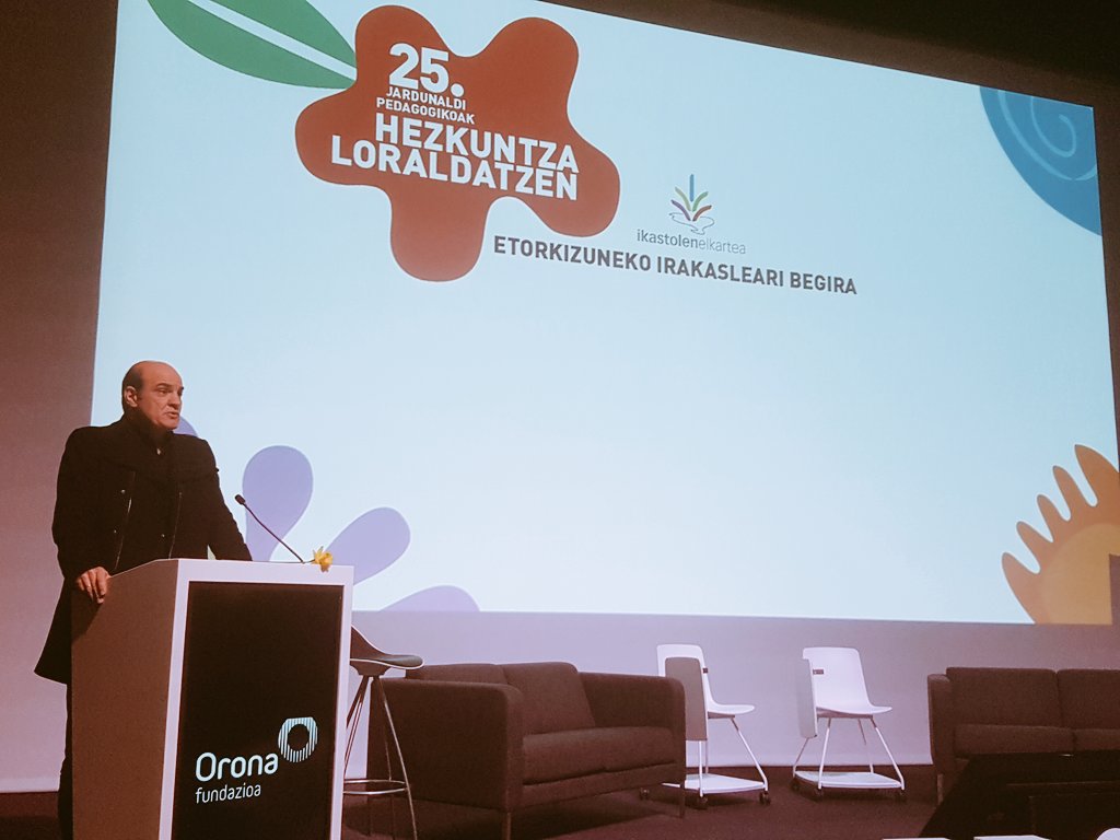 ik0itz's tweet photo. #25JP @EHIkastolak jardunaldi pedagogikoak.
#Hezkuntza etengabean eraldatzeko ekarpen ezinbestekoa! https://t.co/VX9x9biX3X