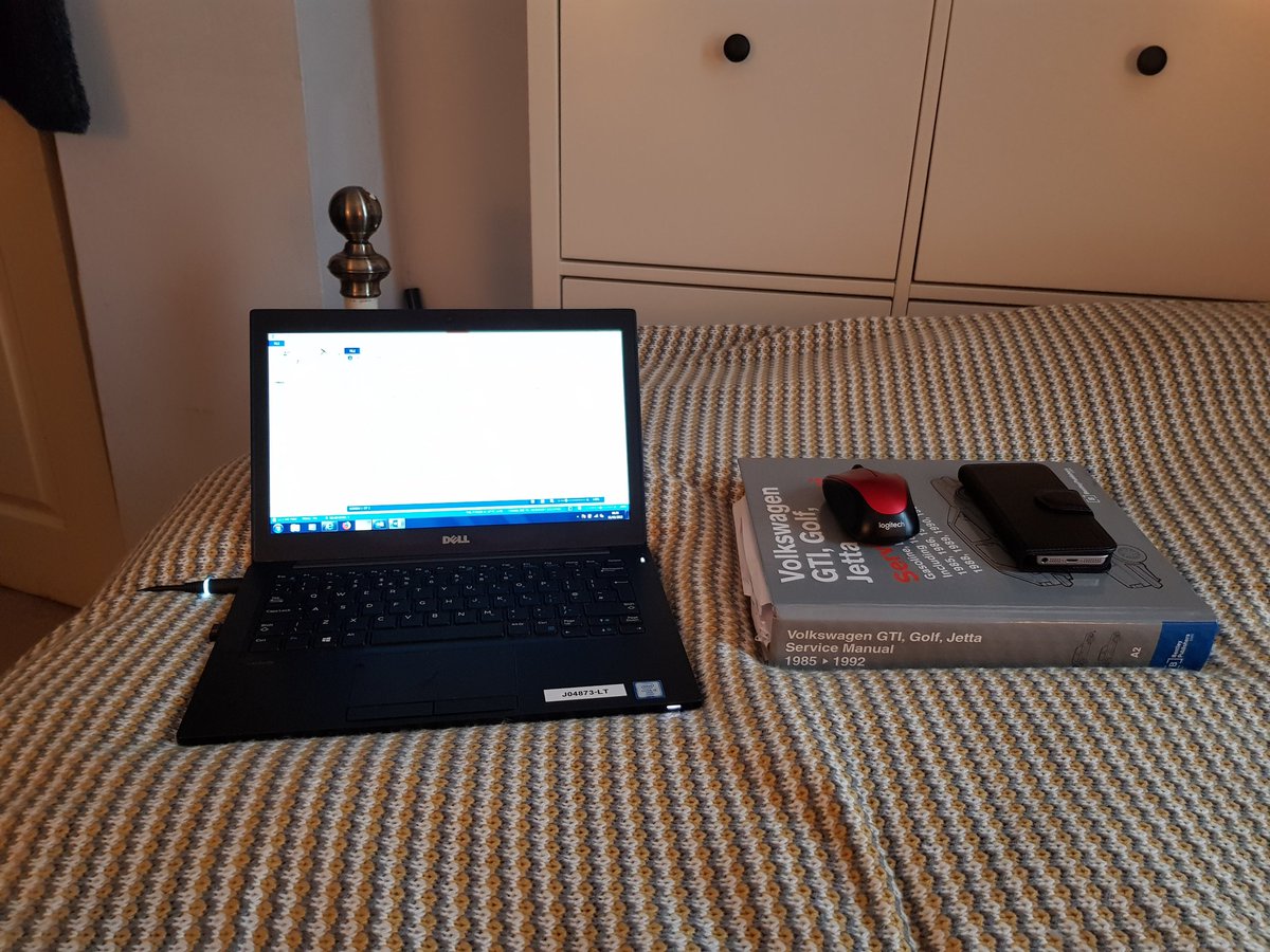 markiemark500's tweet photo. Today's workstation #notinbed #justonbed #ineedbacon https://t.co/SzQRWiqJ22
