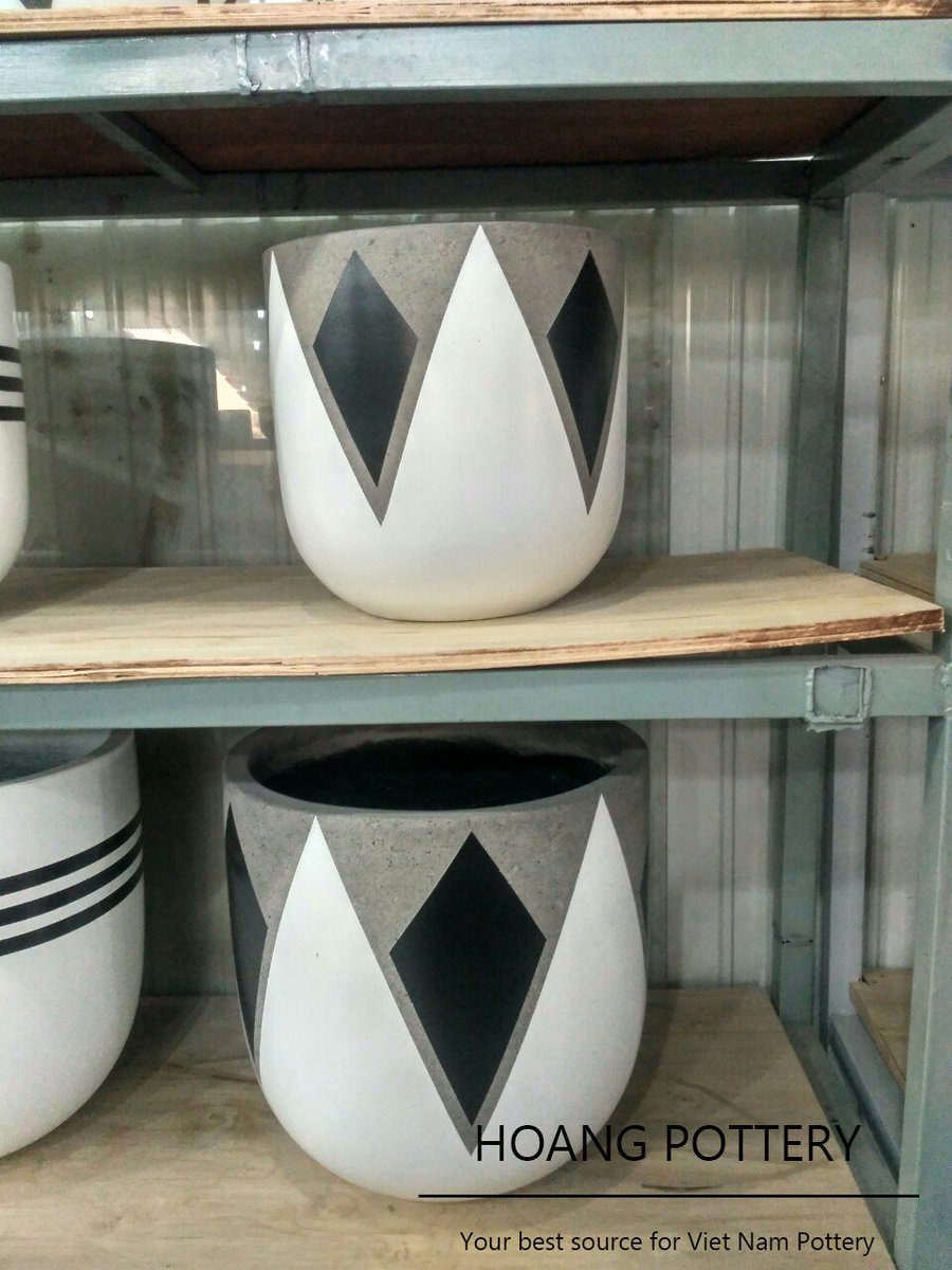 HoangPottery's tweet photo. #Impressive #handpainted #cement #pots with #delicate #modern #crown #patterns.πΏβ¨πΌβοΈπ±
#vietnam #pottery #pot #planter #flowerpot #crownpattern #crown #specialpattern #specialdesign #moderndesign #handpainted #handpainting #cement #impressive #handmade #decor #decoration https://t.co/gYlwj2Infs
