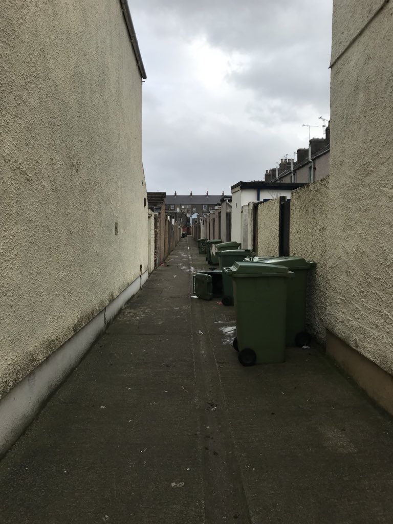 Allerdalepolice's tweet photo. 4 Section Officers out looking for those of you who are wanted on warrant.
#YouCanRunButYouCantHide #4Section https://t.co/3IhIcHSZAo