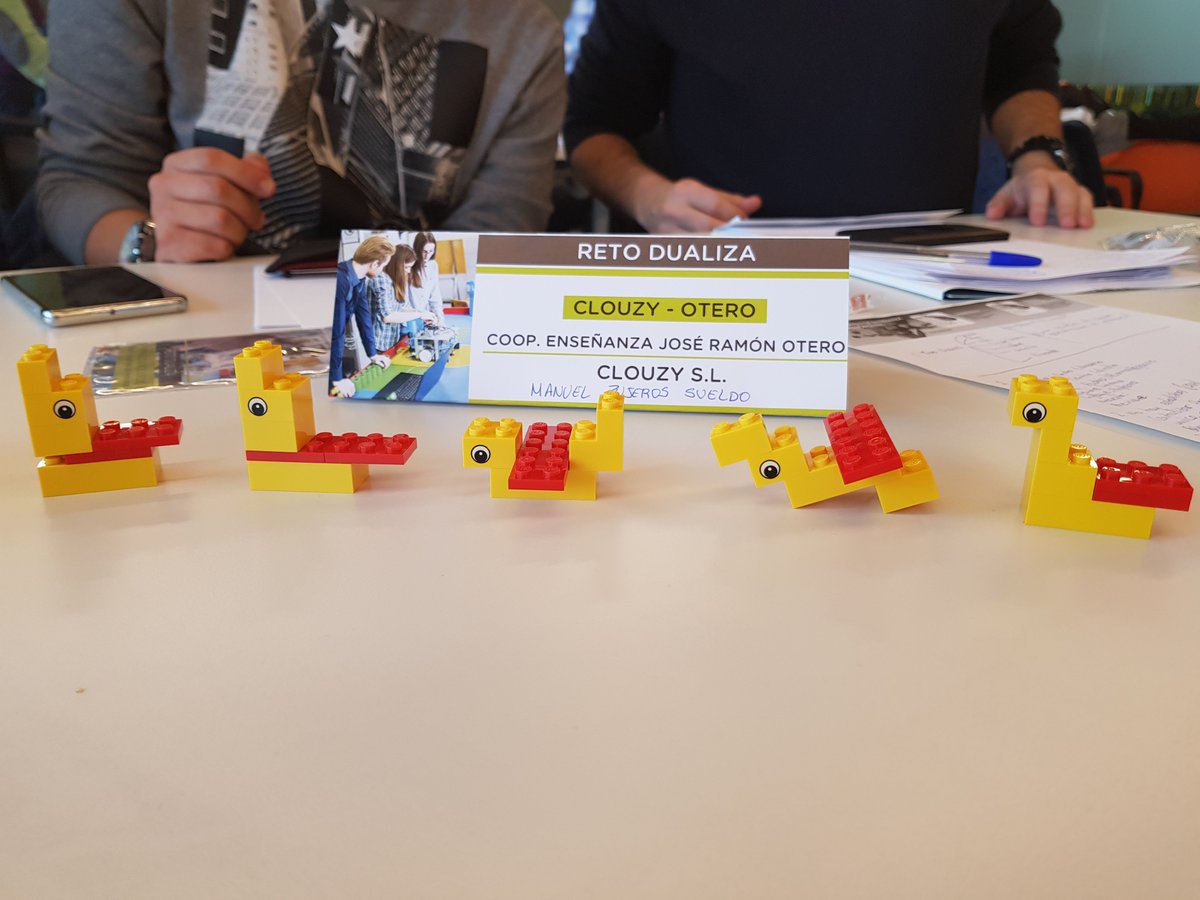 ClouzyEs's tweet photo. Esta semana estuvimos en el #RetoDualiza con alumnos y profesores en @LaNaveMadrid innovando a tope 😁. @ManuZujeros https://t.co/0wu2TJzRsx