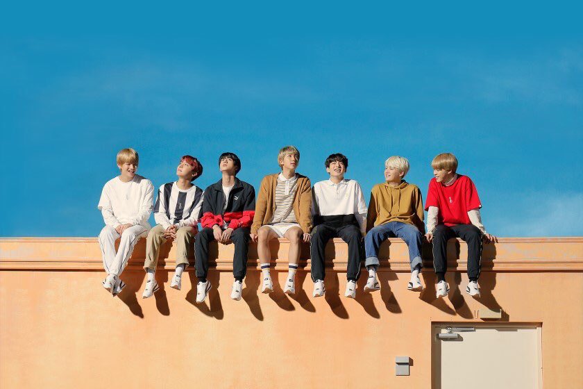 PUMA X BTS TURIN - một sự kết hợp hoàn hảo giữa thương hiệu Thể thao và nhóm nhạc đình đám. Bộ sưu tập này sẽ khiến bạn cảm thấy tự tin, thoải mái và phong cách hơn khi bạn tham gia các hoạt động ngoài trời. 