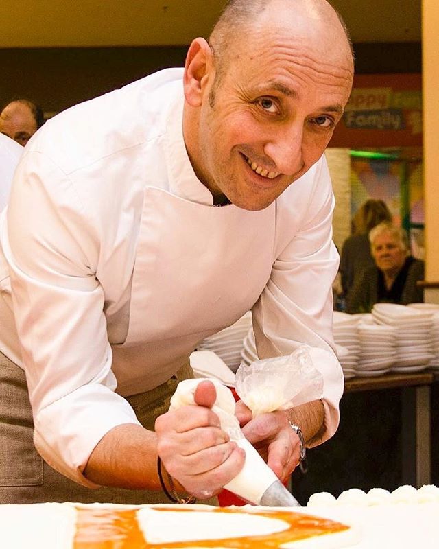 Il mastro pasticcere Sebastiano Scaggiante dell'Eppinger Caffè 
@eppingercaffe 
#chef #cheflife #chefworks #chefofinstagram #chefoninstagram #triestesocial #pasticcere #pastrychef #sweet #dessert #cake #trieste #restaurant #eat #dish #dishes #foodie #foo… ift.tt/2I0hqIc