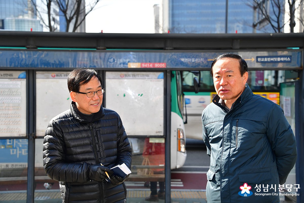 falcontm65's tweet image. 2018.03.02 분당구청장(유규영)은 구청장 취임 동방문 인사회시 건의사항으로 백현동(동장 권미순) 판교 현대백화점 앞 백현마을 1단지 공공공지 대책을 녹지공원과(김명수 과장)과 함께 현장을 점검하고 왔습니다. #성남시 #분당구 #유규영 #공공공지