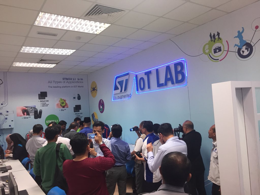 telecsaftkek's tweet image. [2 March 2018] 

The Official Launch of ST IoT Lab by Prof. Datuk Ts. Dr. Shahrin Bin Sahib, Vice Chancellor UTeM &amp;amp; Mr Tan Chun Sheng, General Manager STMicroelectronics Sdn Bhd. 

#IoTLab 
#FKEKK
#EcCESSFKEKK
