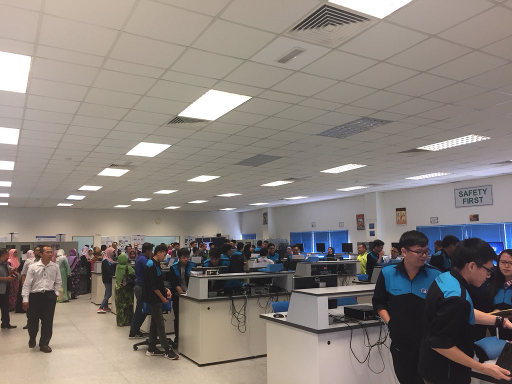 telecsaftkek's tweet image. [2 March 2018] 

The Official Launch of ST IoT Lab by Prof. Datuk Ts. Dr. Shahrin Bin Sahib, Vice Chancellor UTeM &amp;amp; Mr Tan Chun Sheng, General Manager STMicroelectronics Sdn Bhd. 

#IoTLab 
#FKEKK
#EcCESSFKEKK