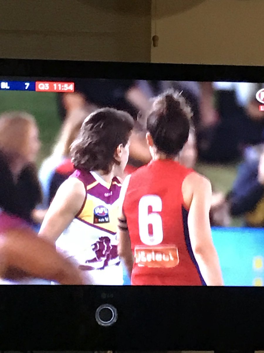 Extraordinary #AFLWDeesLions Nat’s hair on point 👌🏻