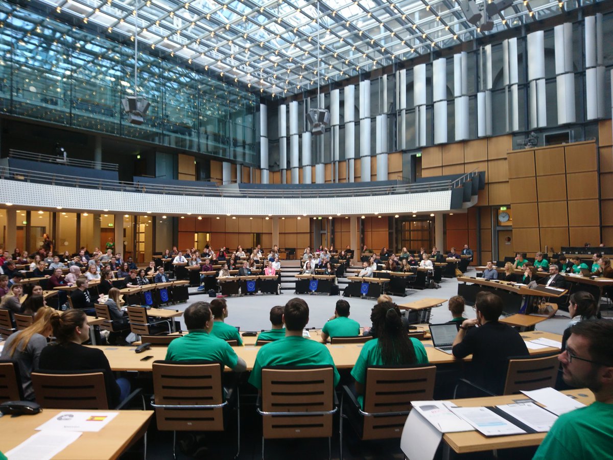 JEF_bb's tweet photo. Es geht los! Die 2. #simep18 wird eröffnet. https://t.co/FS9rTmmOGW