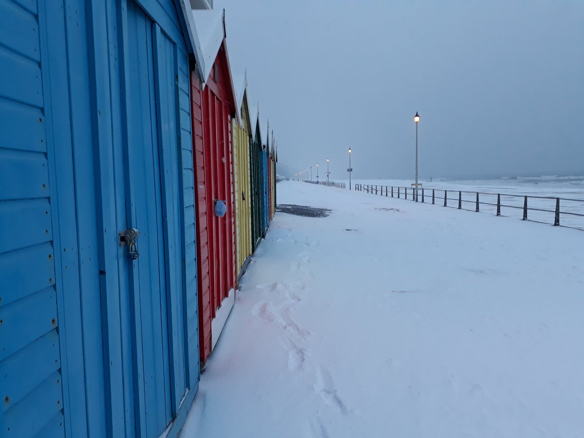 Rubywritesbooks's tweet image. Bournemouth Beach in snow. #snow #BeastfromEast #boscombe #BeastFromTheEast